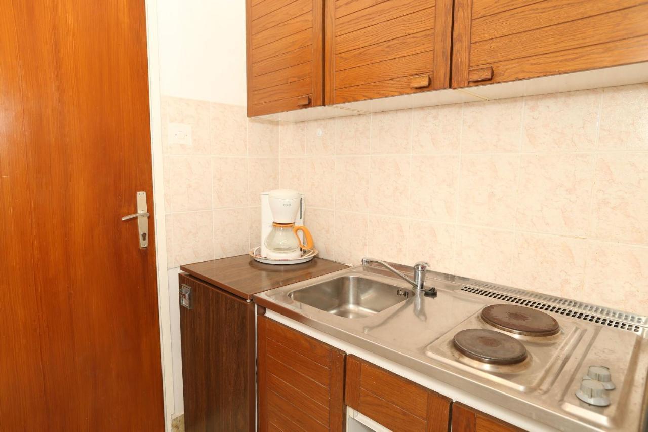 Apartments Fam Tomasic Башка Екстер'єр фото
