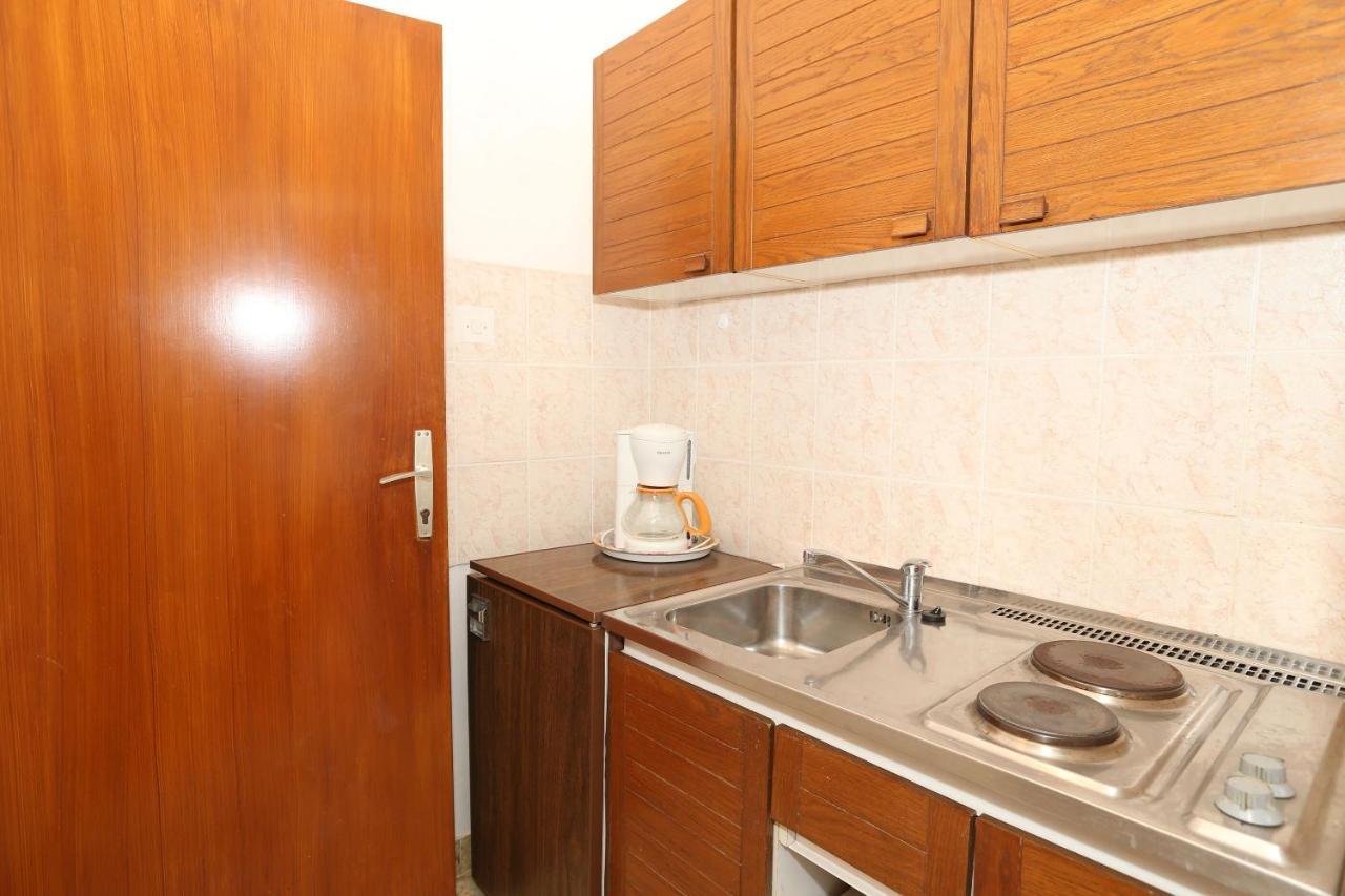 Apartments Fam Tomasic Башка Екстер'єр фото