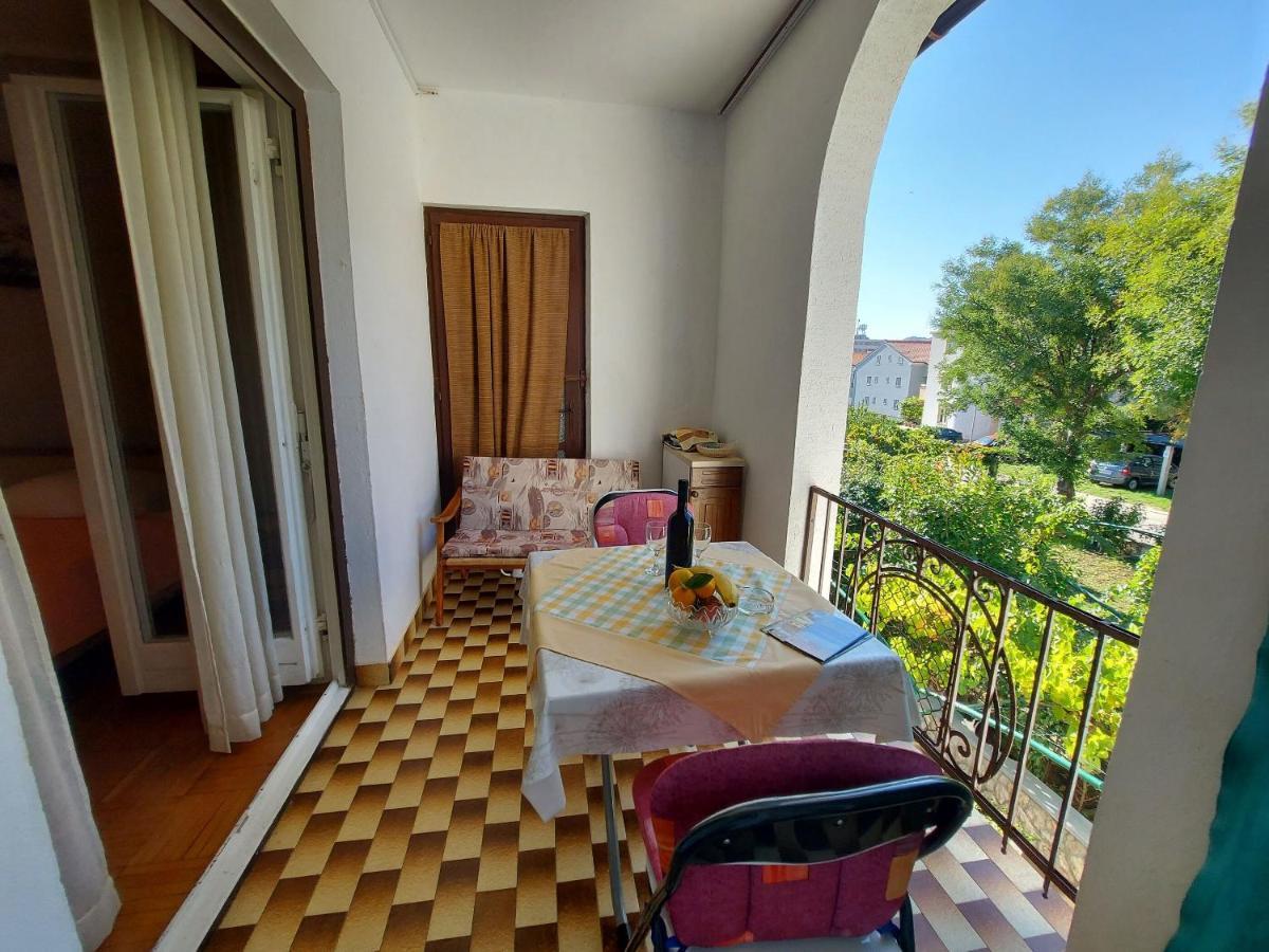 Apartments Fam Tomasic Башка Екстер'єр фото
