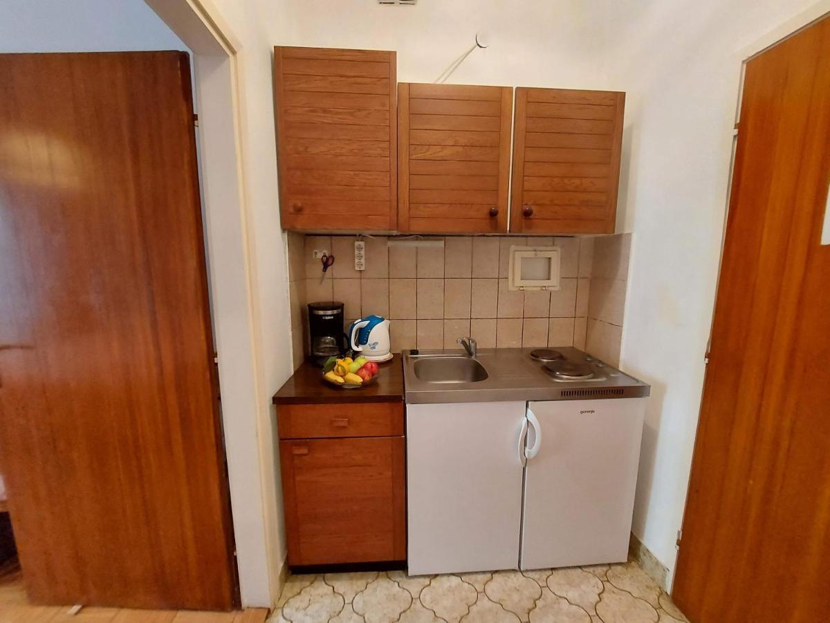 Apartments Fam Tomasic Башка Екстер'єр фото