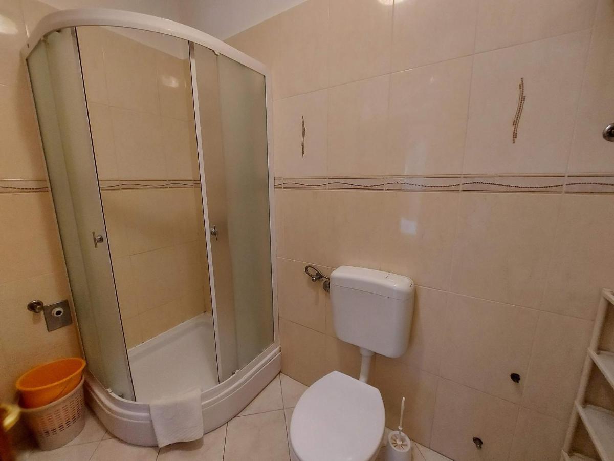 Apartments Fam Tomasic Башка Екстер'єр фото