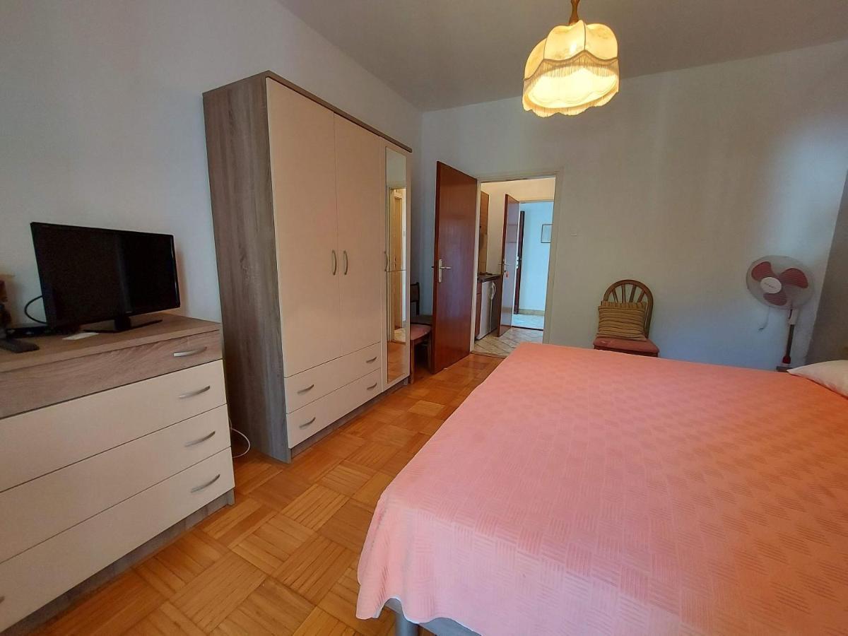 Apartments Fam Tomasic Башка Екстер'єр фото
