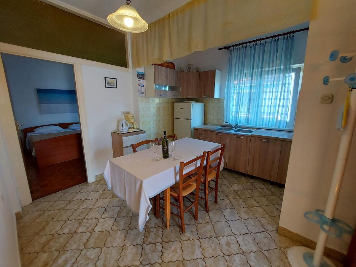 Apartments Fam Tomasic Башка Екстер'єр фото