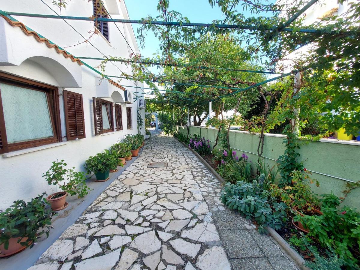 Apartments Fam Tomasic Башка Екстер'єр фото