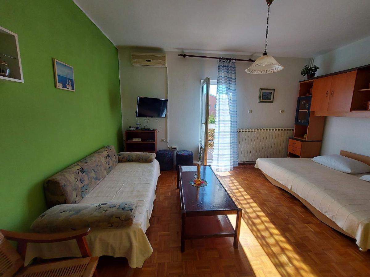 Apartments Fam Tomasic Башка Екстер'єр фото