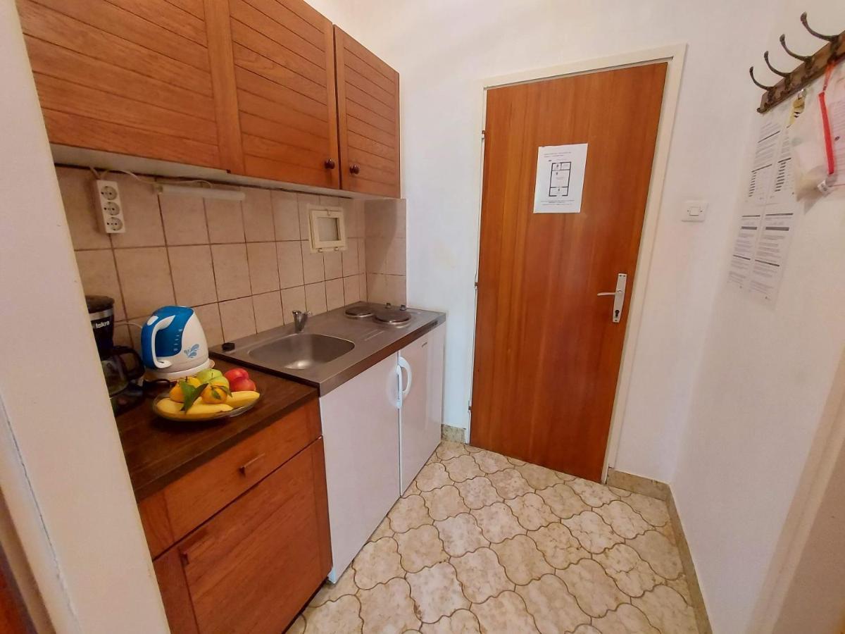 Apartments Fam Tomasic Башка Екстер'єр фото