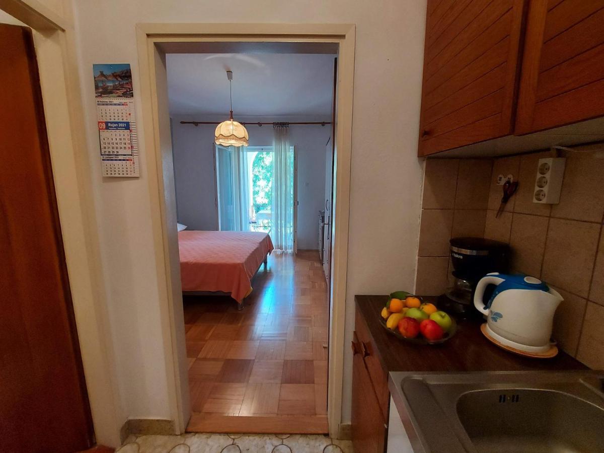 Apartments Fam Tomasic Башка Екстер'єр фото