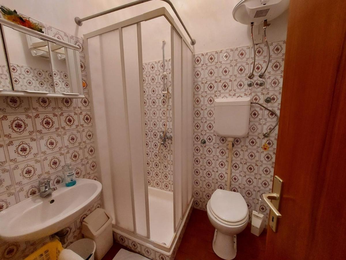 Apartments Fam Tomasic Башка Екстер'єр фото