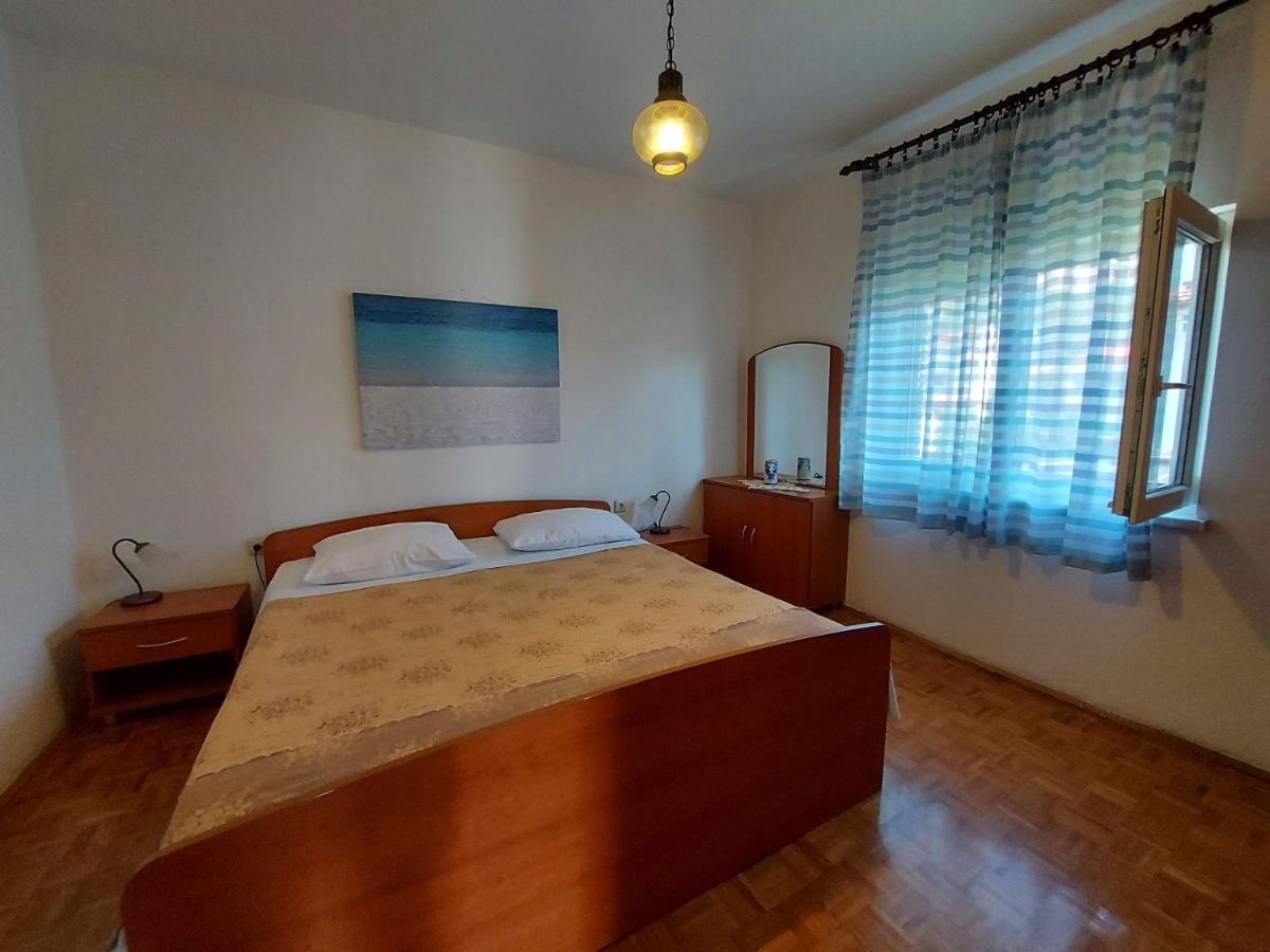 Apartments Fam Tomasic Башка Екстер'єр фото