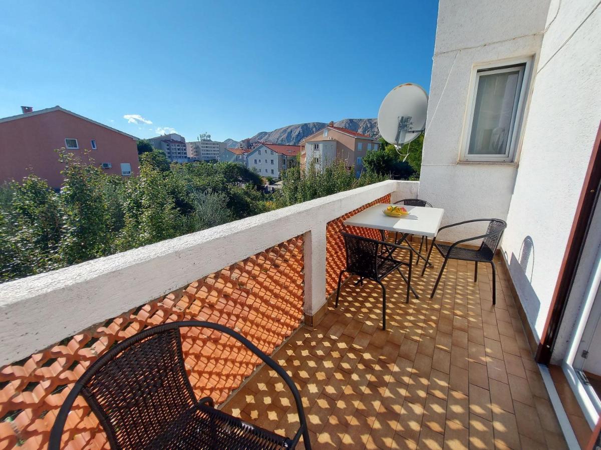 Apartments Fam Tomasic Башка Екстер'єр фото